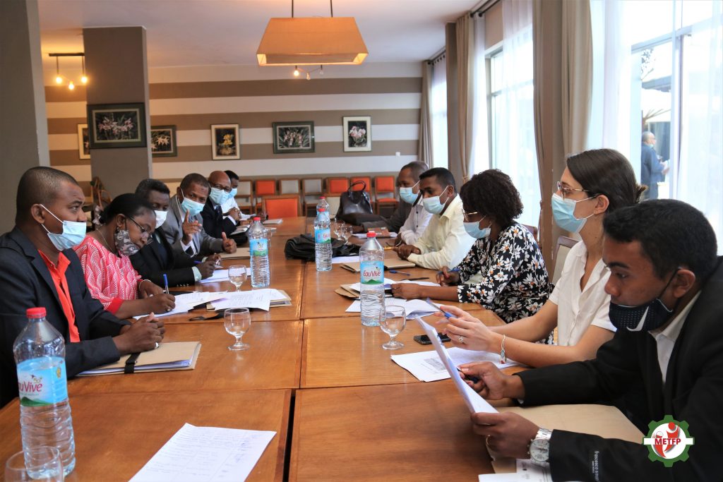 Droit des contrats et aspects juridiques des achats nationaux et internationaux