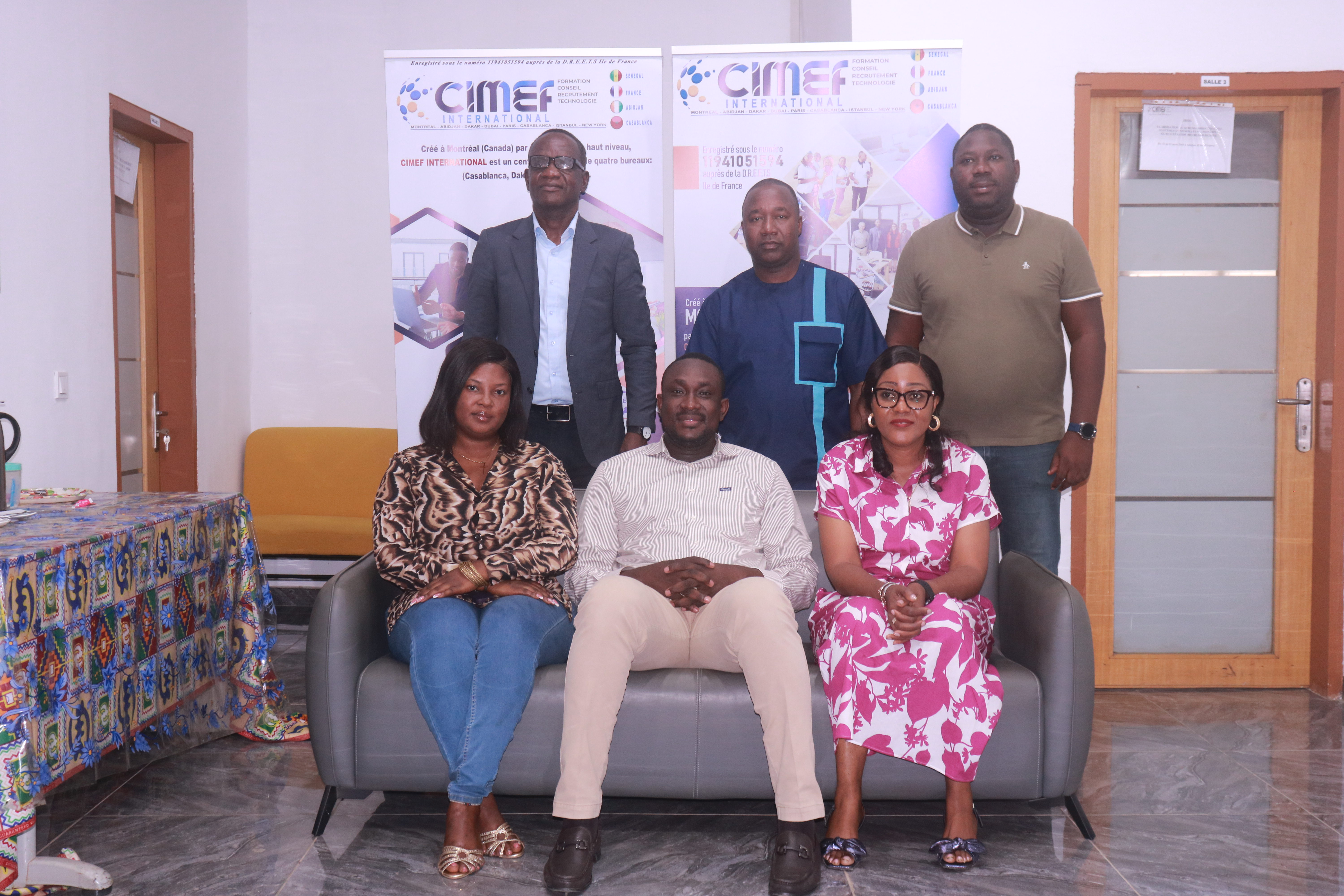 Douane et contrôle des transactions financières à base de devises – change